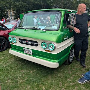 Worthing_Sunny_Sunday_2025_112.jpg