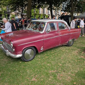 Worthing_Sunny_Sunday_2025_070.jpg
