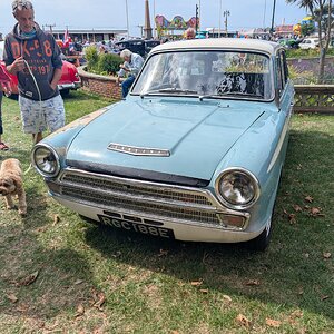 Worthing_Sunny_Sunday_2025_033.jpg