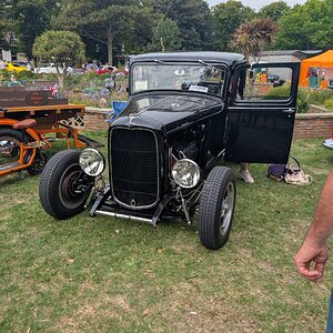 Worthing_Sunny_Sunday_2025_031.jpg