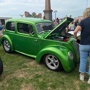 Worthing_Sunny_Sunday_2025_026.jpg