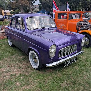 Worthing_Sunny_Sunday_2025_024.jpg