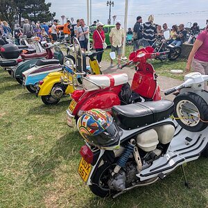 Worthing_Sunny_Sunday_2025_018.jpg
