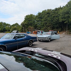 Worthing_Sunny_Sunday_2025_001.jpg
