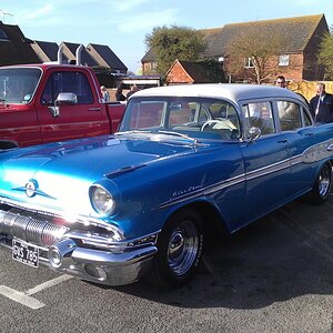 Pete have brought out his Pontiac Startchief he has been restoring.