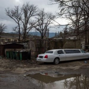 if thats hillarys limo what is she doing there best joke gets featured son