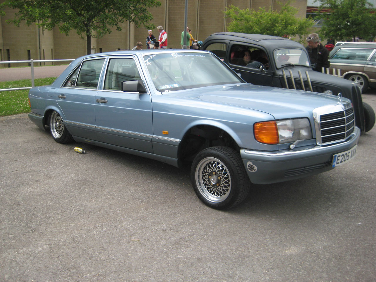 324