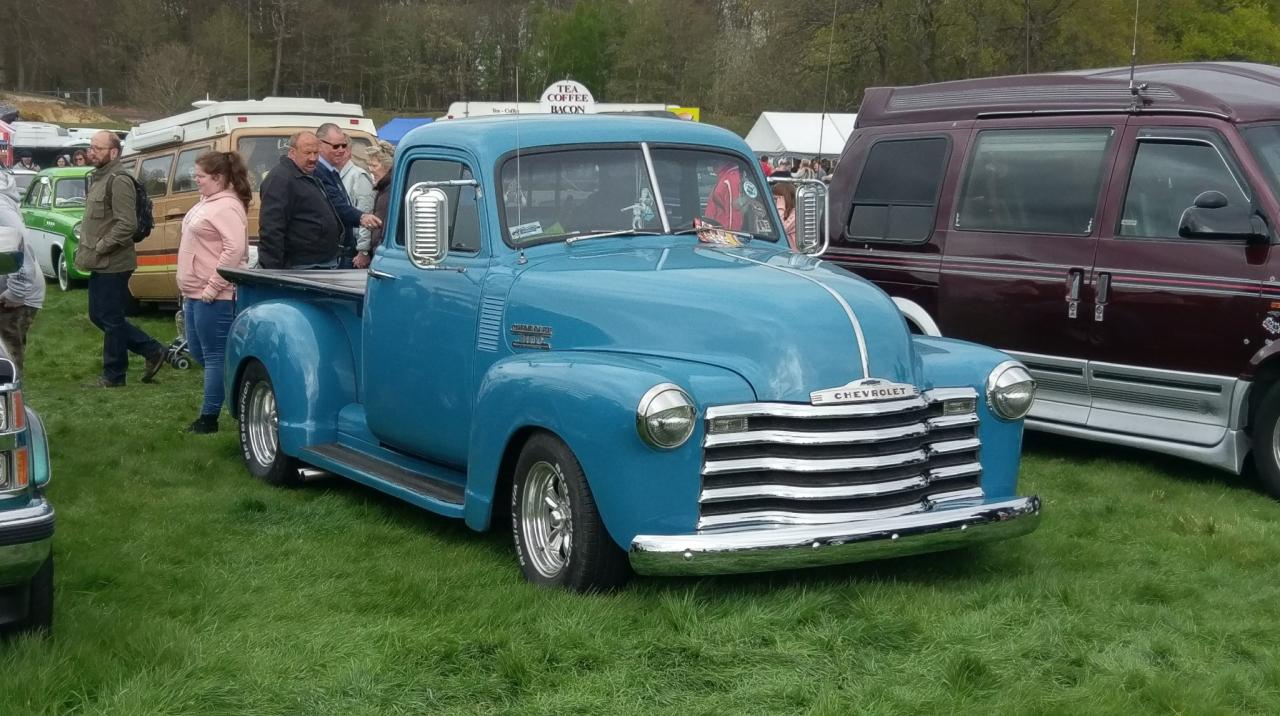 325