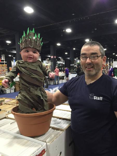 dad got lazy after making his kids costume