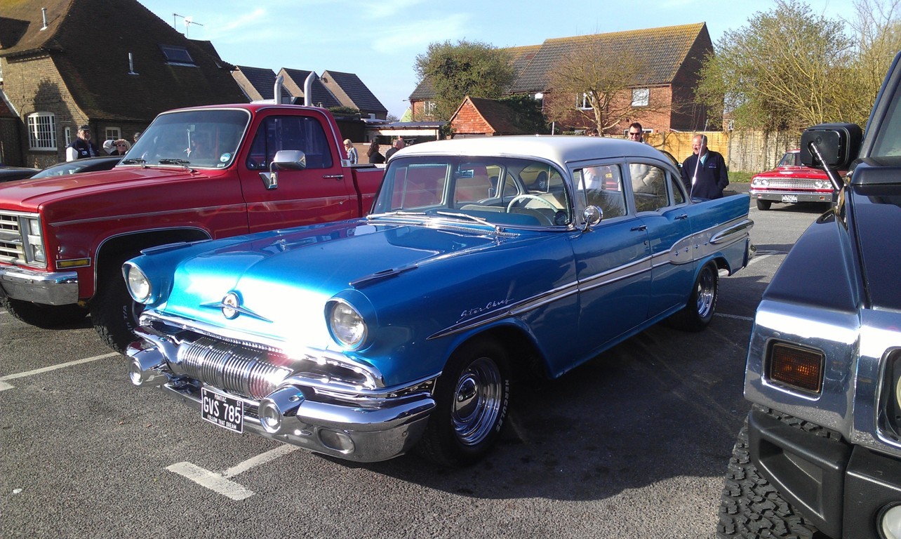 Pete have brought out his Pontiac Startchief he has been restoring.