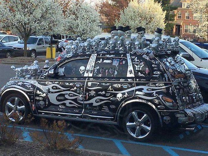 some people have an antenna decoration to help find their car in the lot