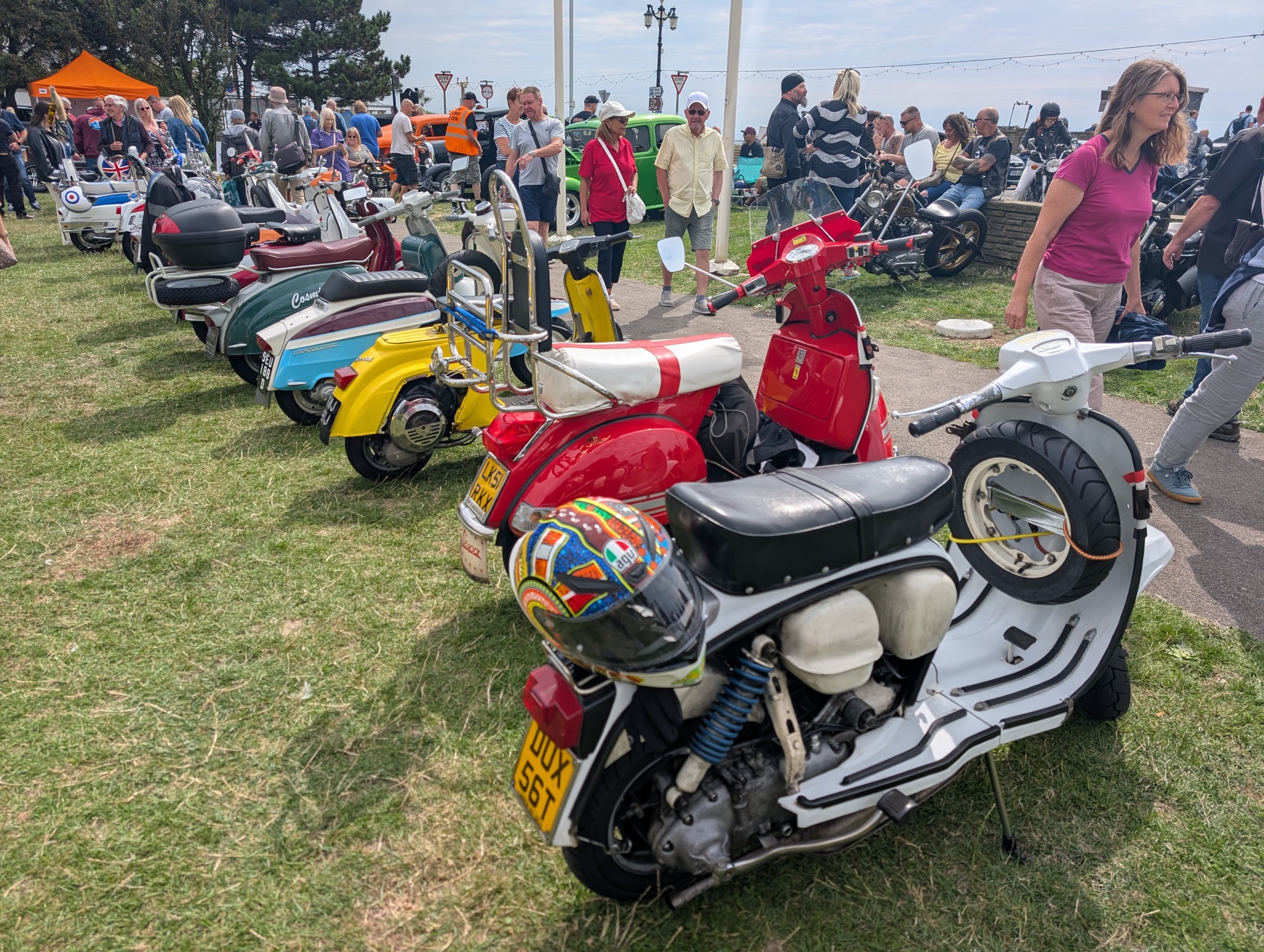 Worthing_Sunny_Sunday_2025_018.jpg